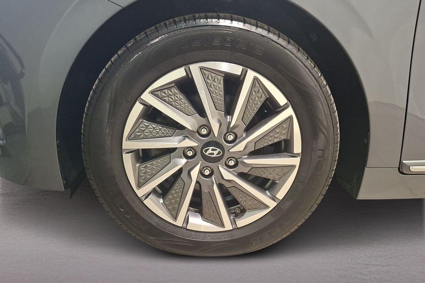 HYUNDAI IONIQ electric 23
