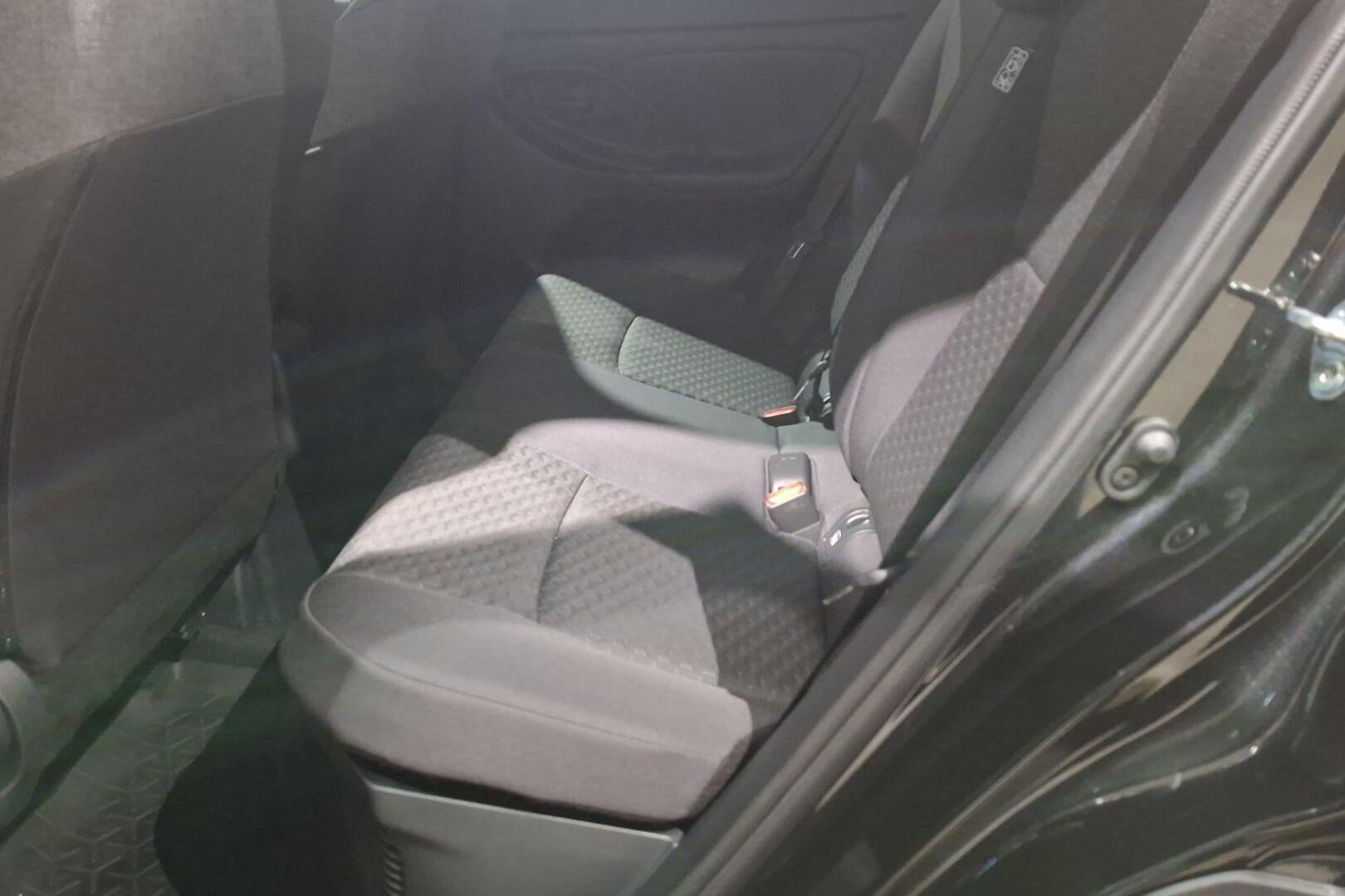 TOYOTA Yaris Cross 13