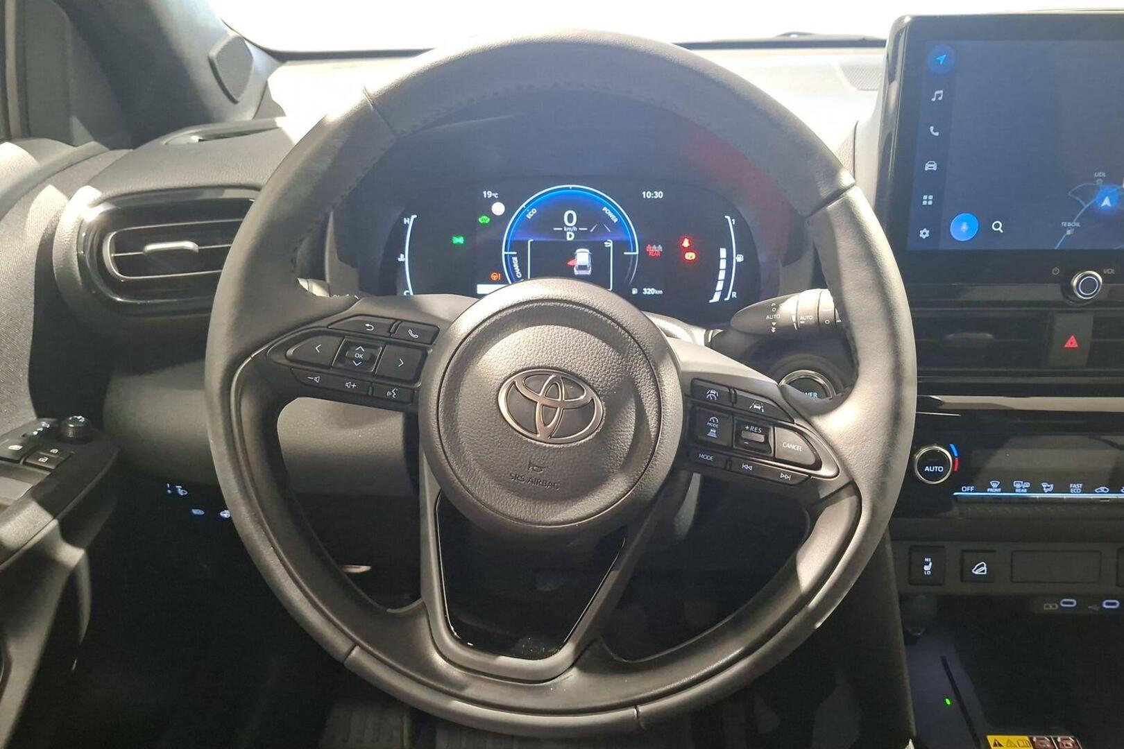 TOYOTA Yaris Cross 16