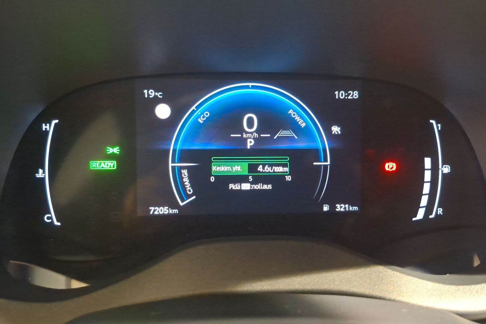 TOYOTA Yaris Cross 17