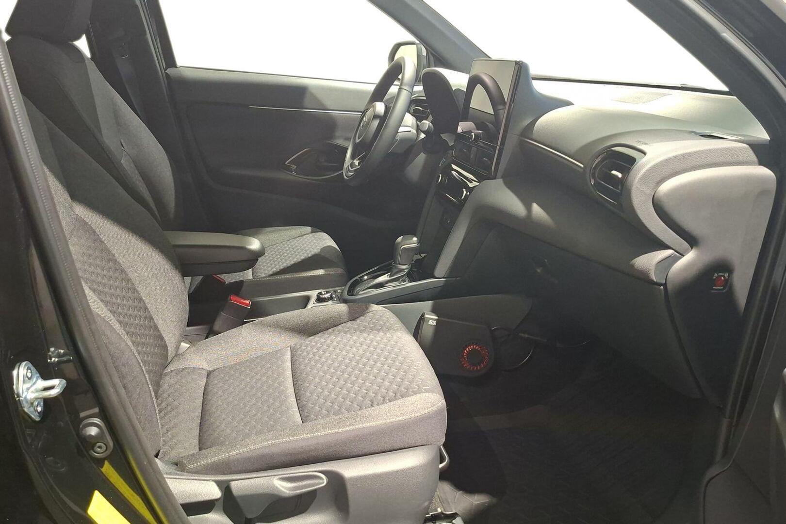 TOYOTA Yaris Cross 22