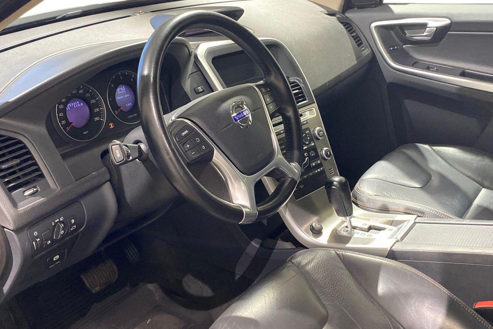 VOLVO XC60 2010