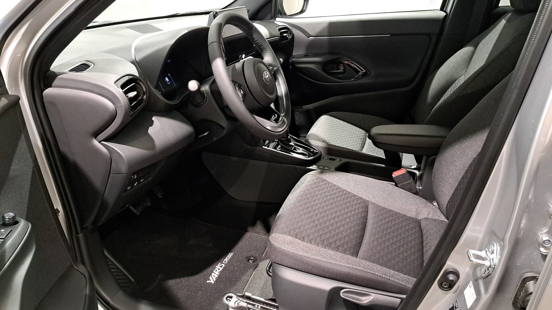 TOYOTA Yaris Cross 2025