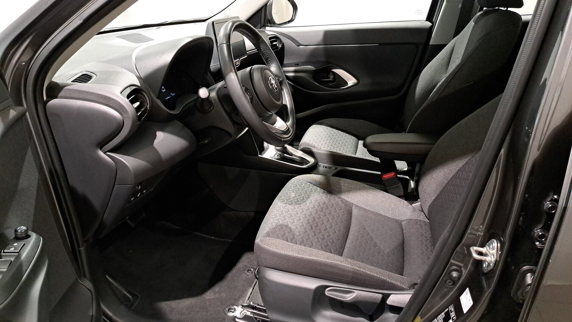 TOYOTA Yaris Cross 2024