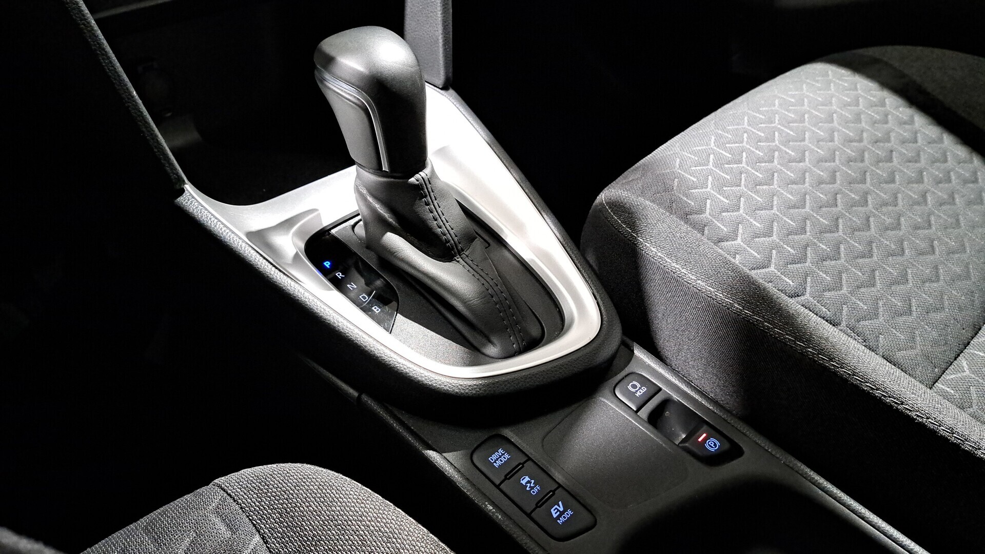 TOYOTA Yaris Cross 2024