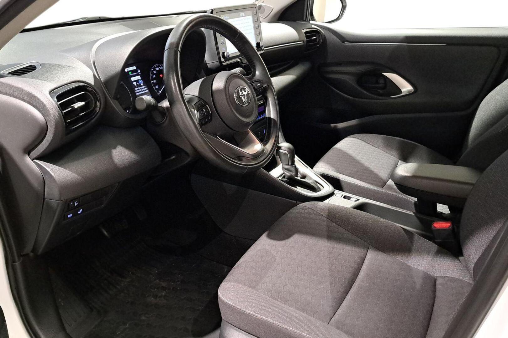 TOYOTA Yaris 2021