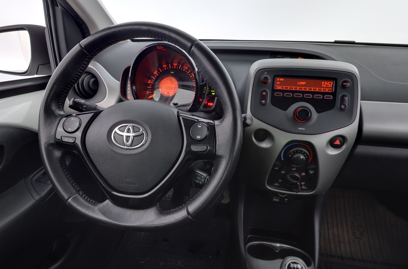 TOYOTA AYGO 2015