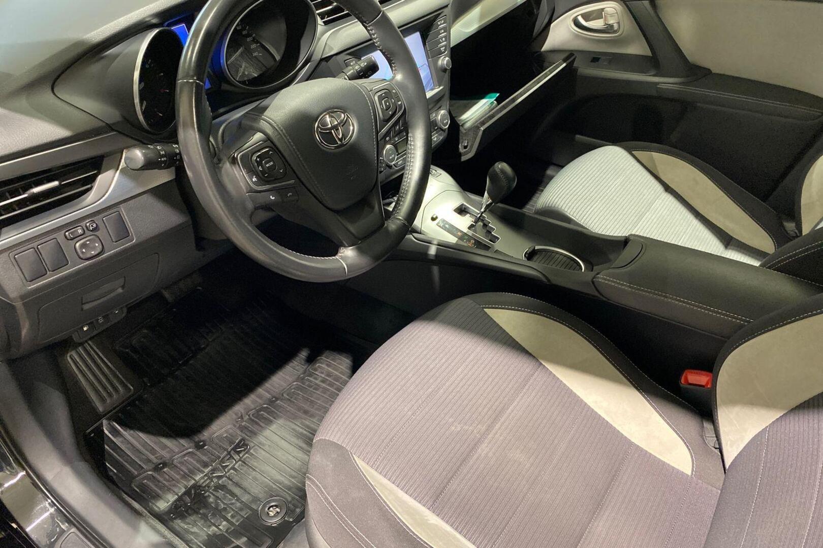 TOYOTA Avensis 2017