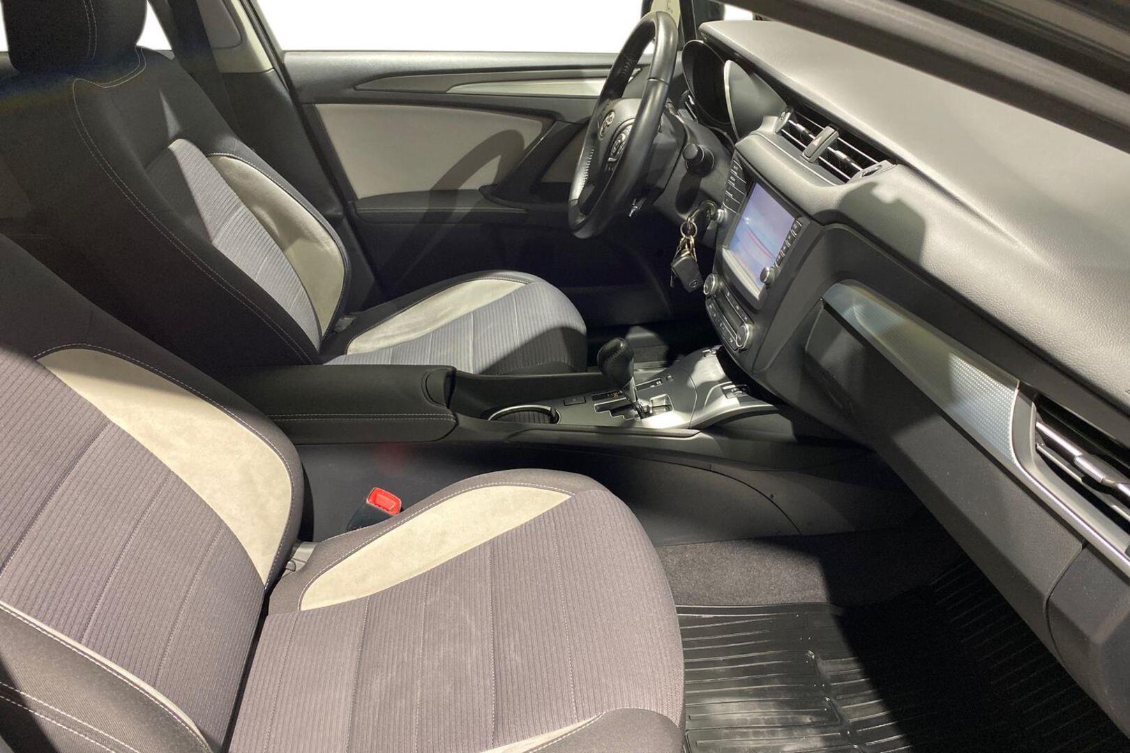 TOYOTA Avensis 2017