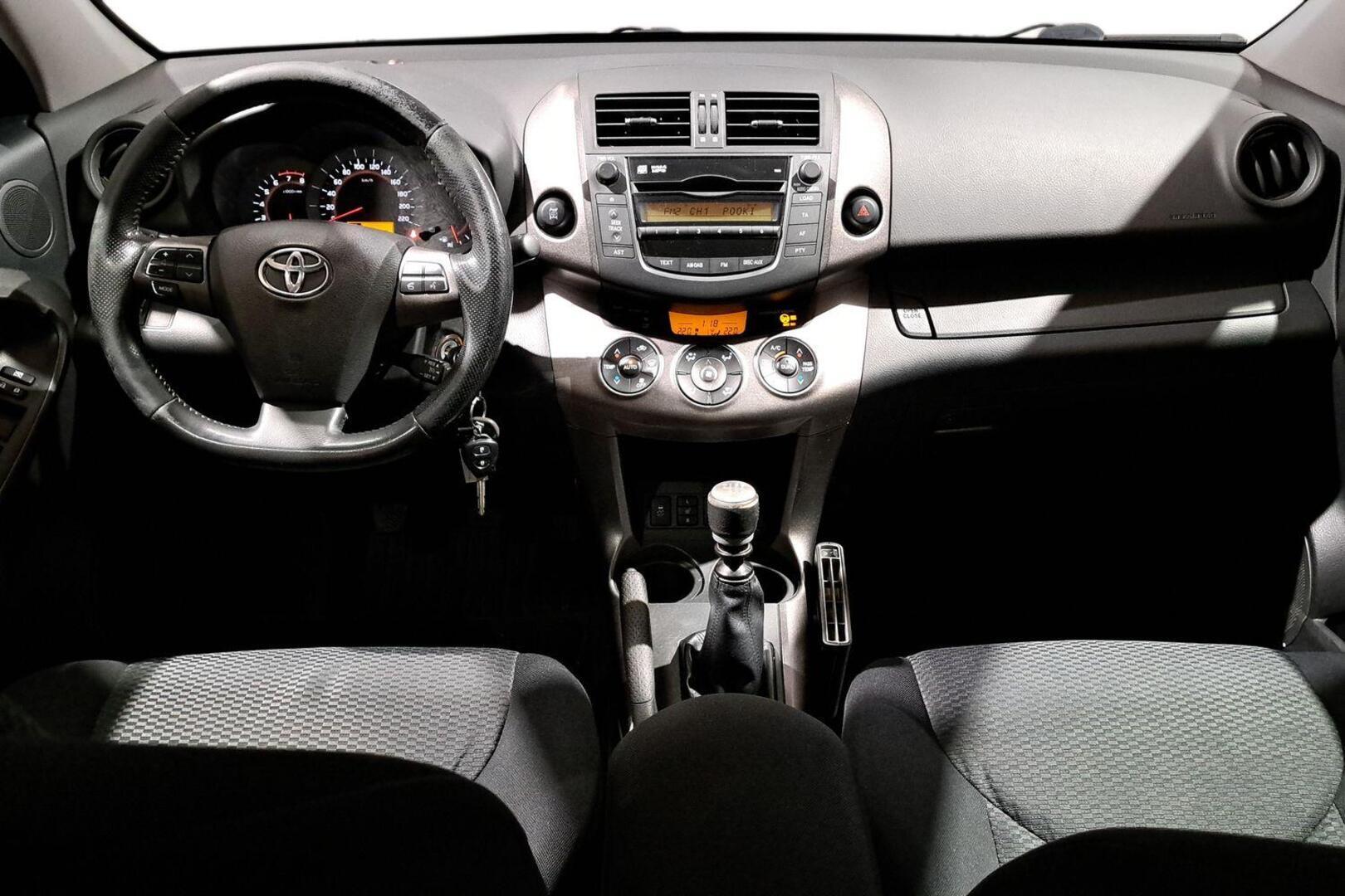 TOYOTA RAV4 2010