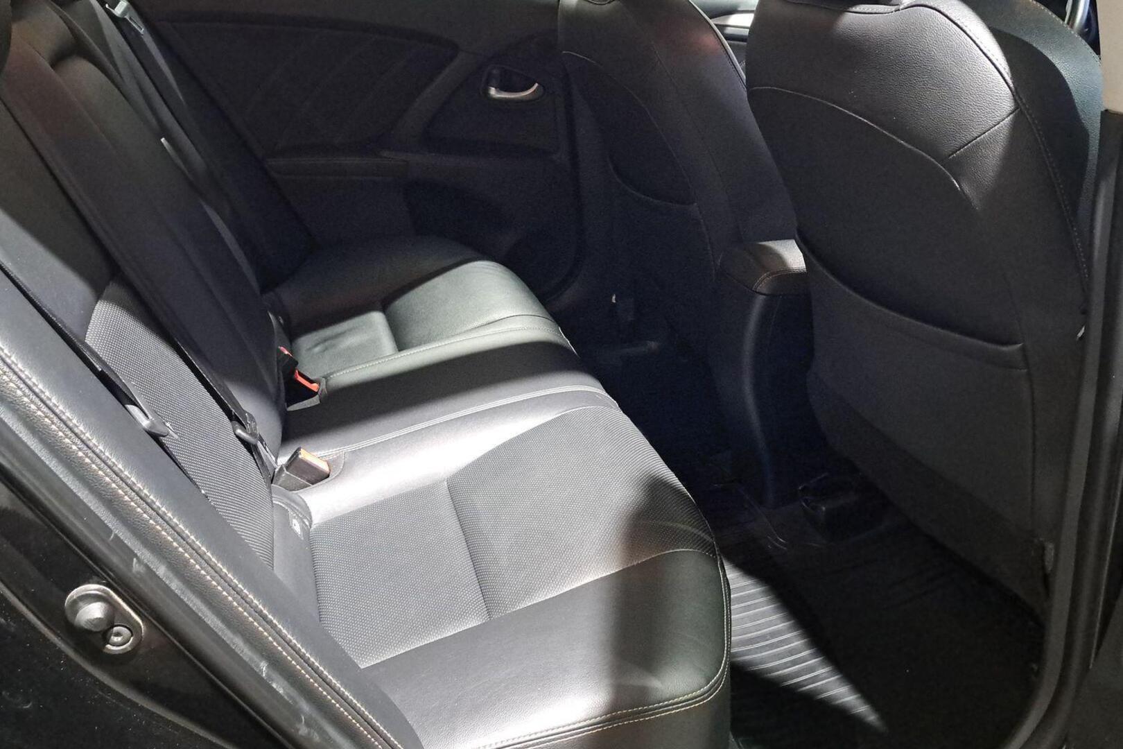 TOYOTA Avensis 2015