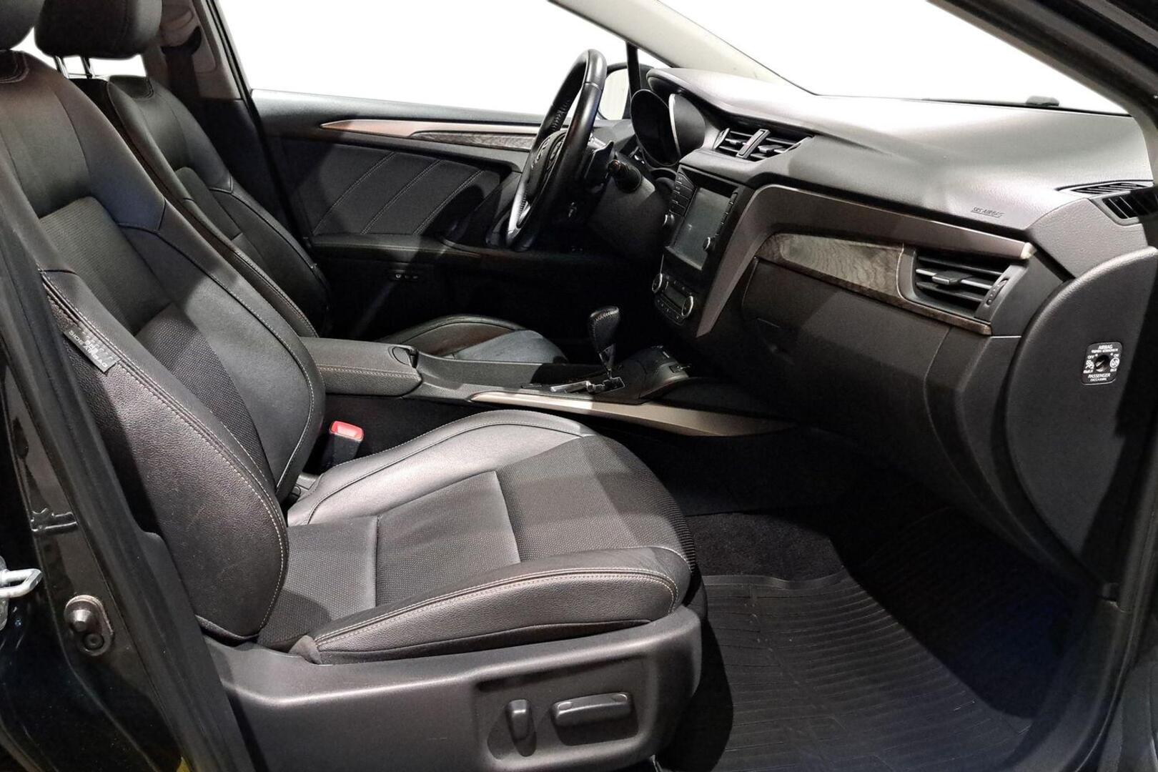 TOYOTA Avensis 2015