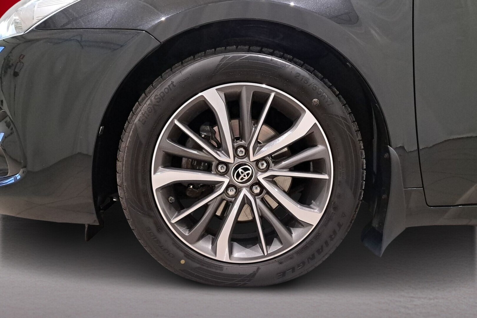 TOYOTA Avensis 2015