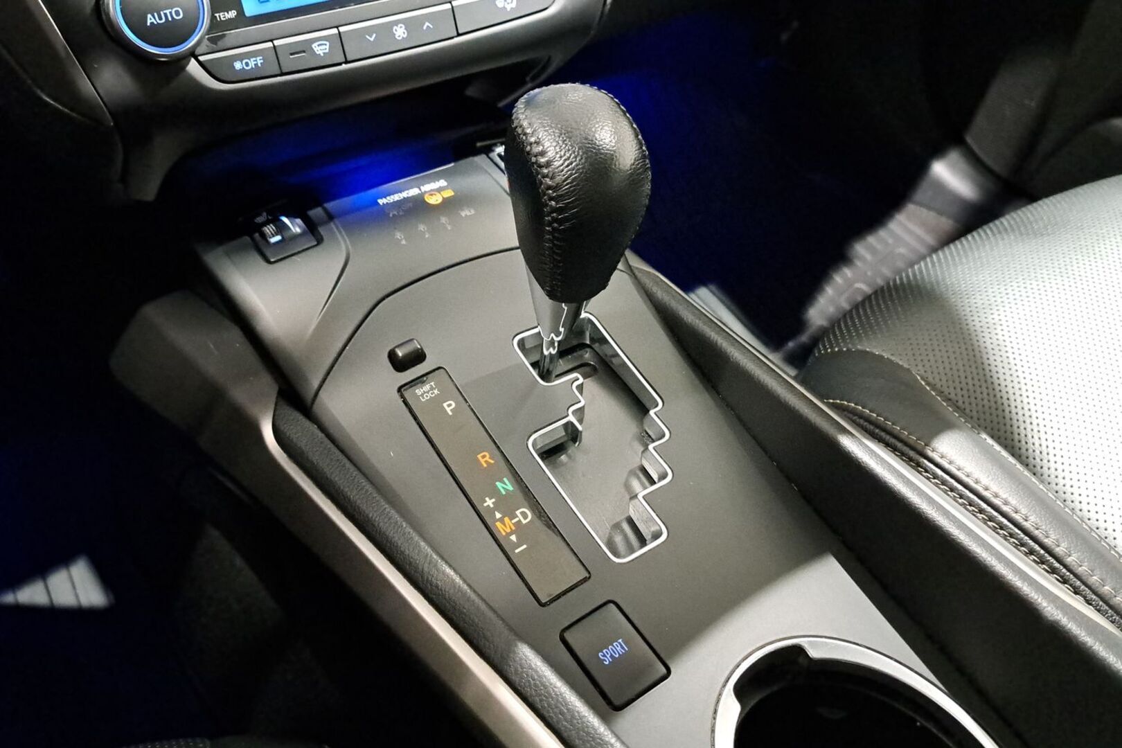 TOYOTA Avensis 2015