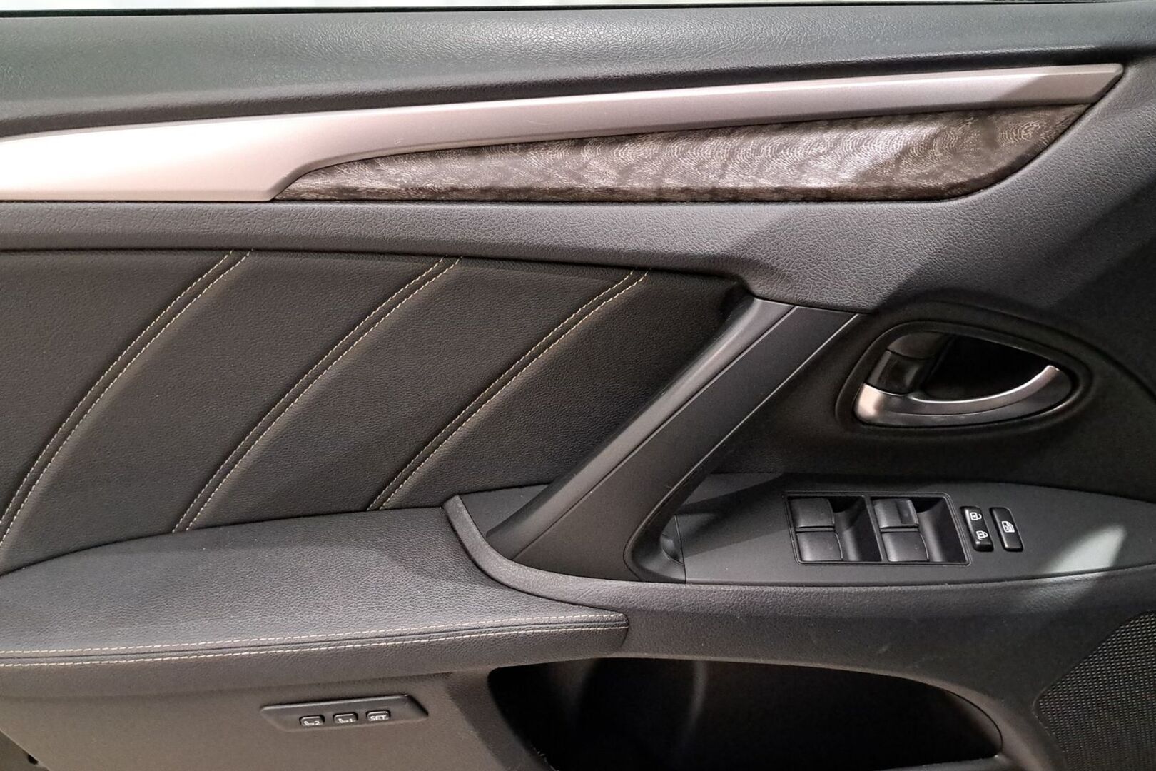TOYOTA Avensis 2015