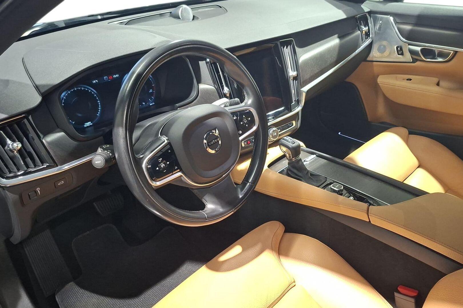 VOLVO V90 Cross Country 2017