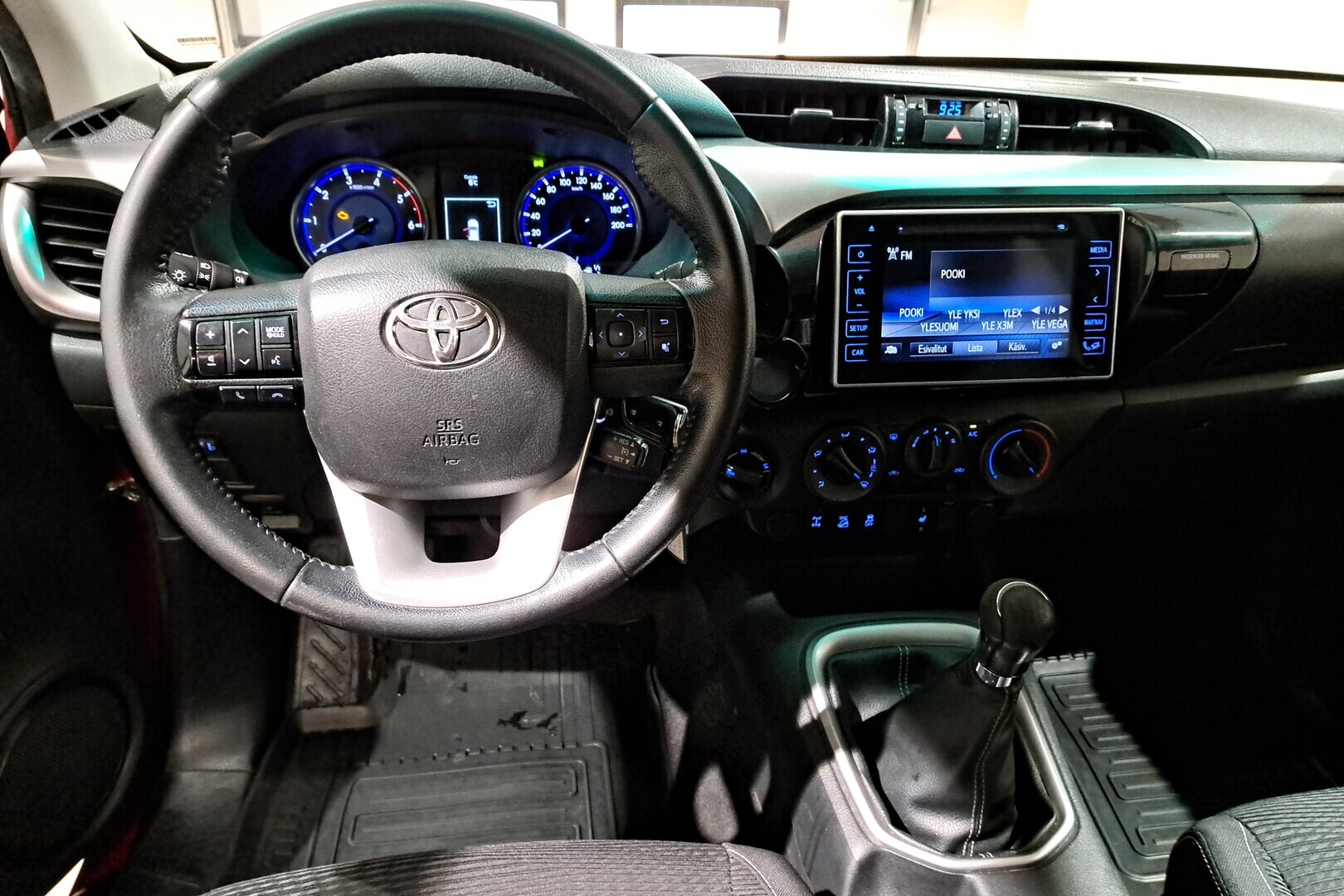 TOYOTA Hilux 2016