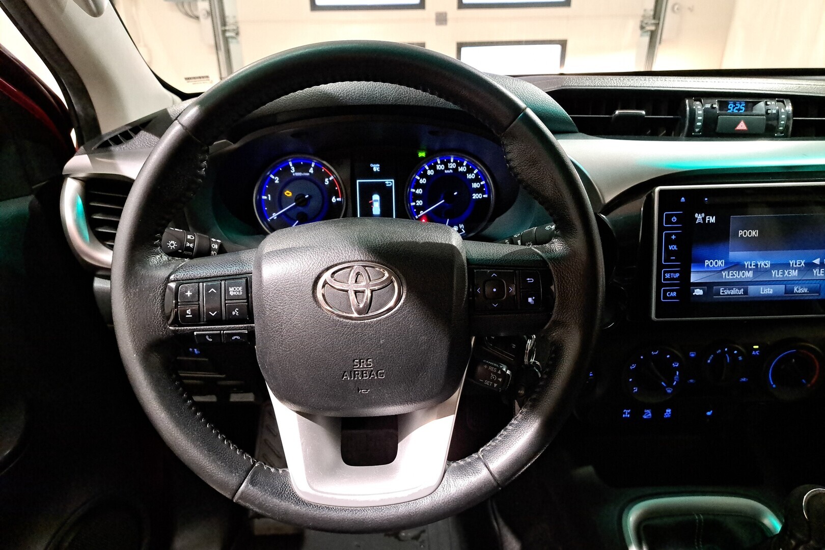 TOYOTA Hilux 2016
