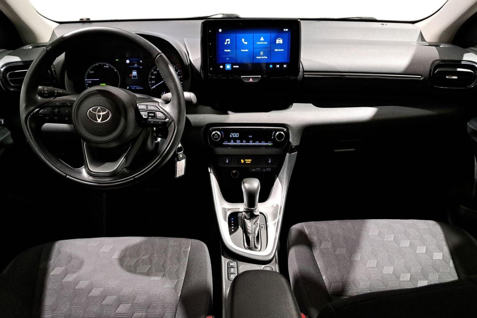 TOYOTA Yaris 2025