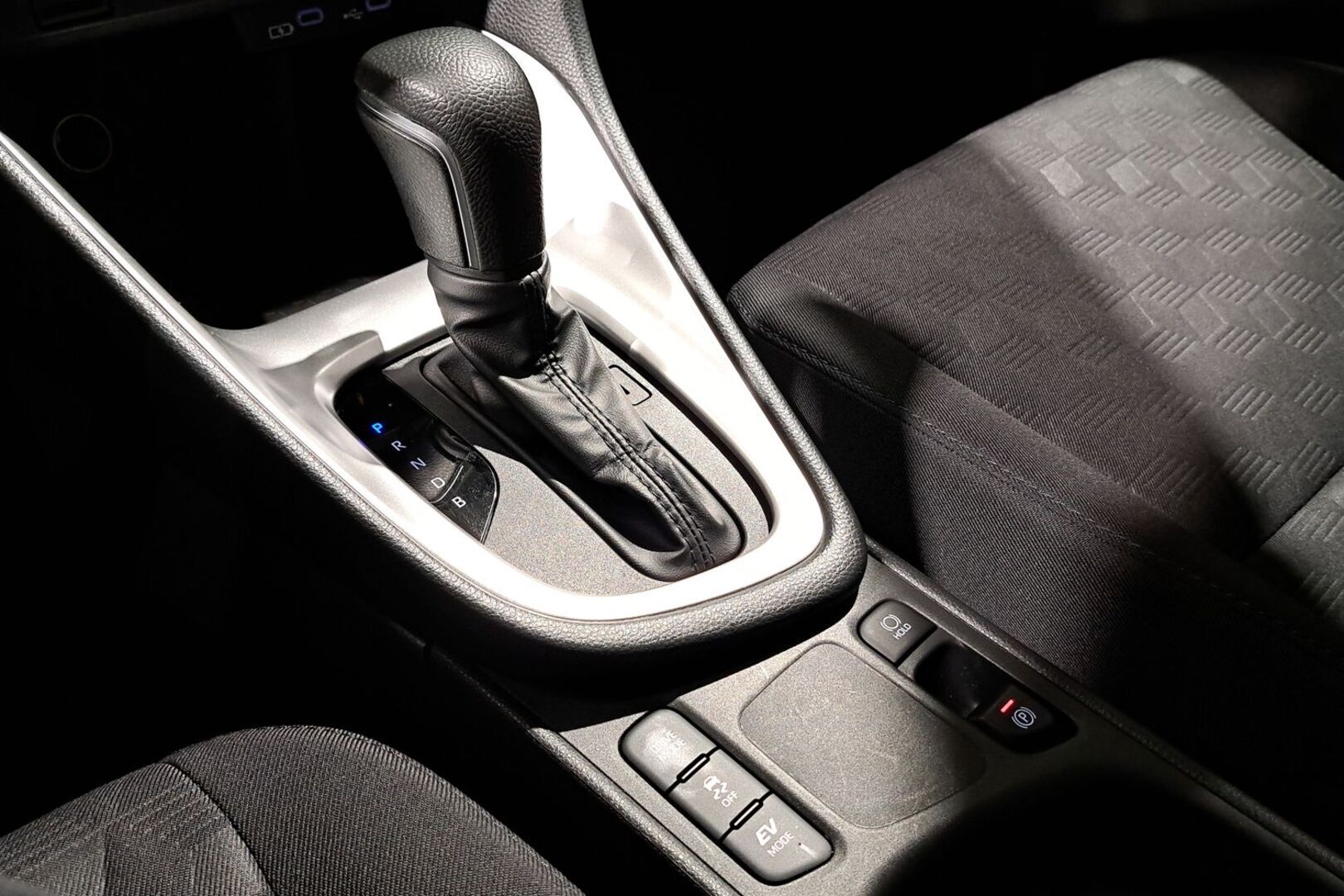 TOYOTA Yaris 2025