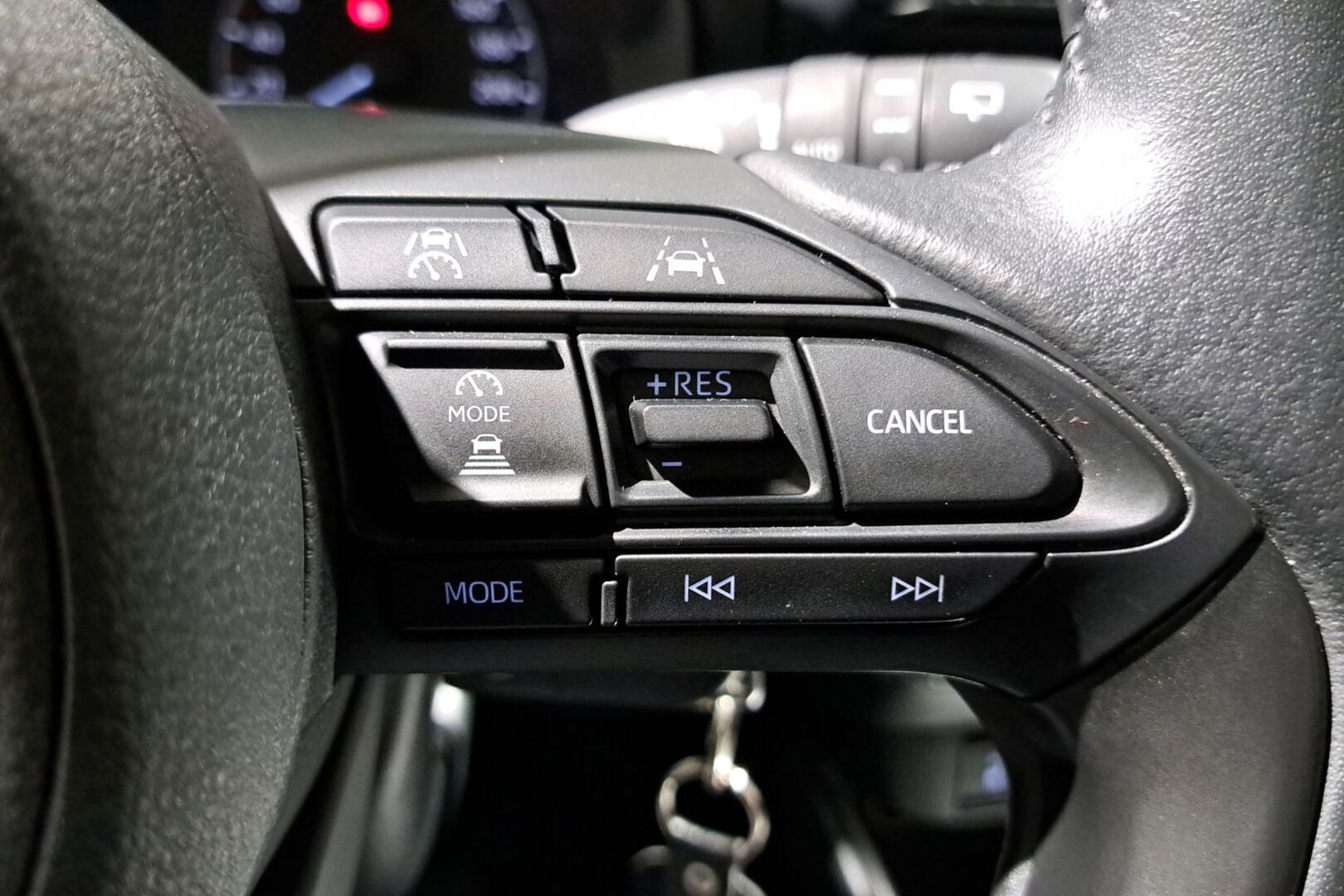 TOYOTA Yaris 2025