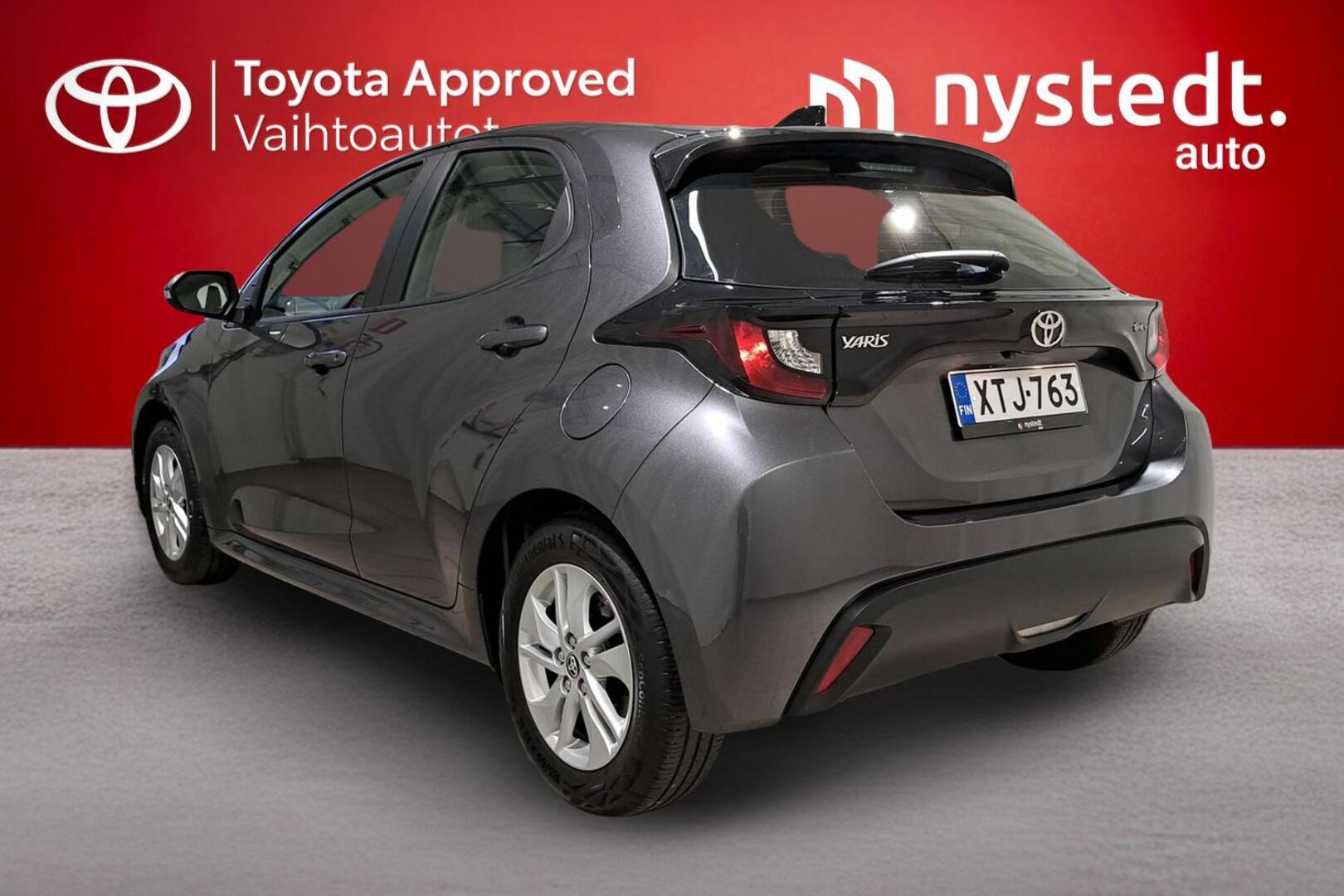 TOYOTA Yaris 2025