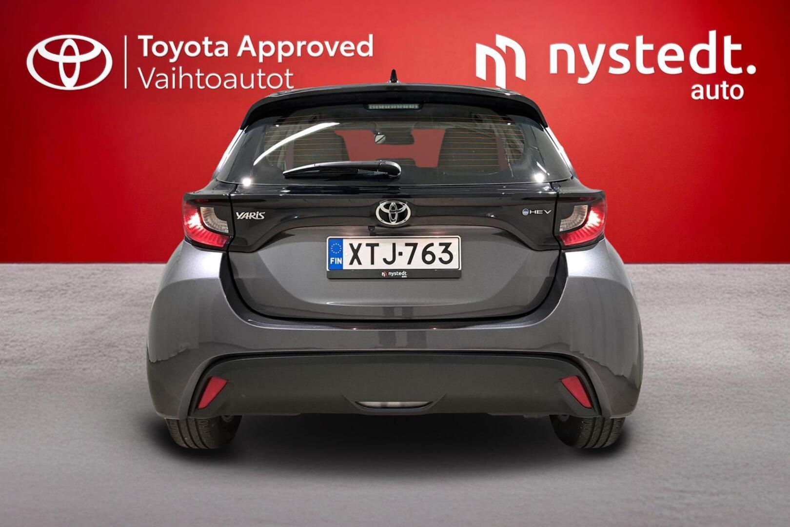 TOYOTA Yaris 2025