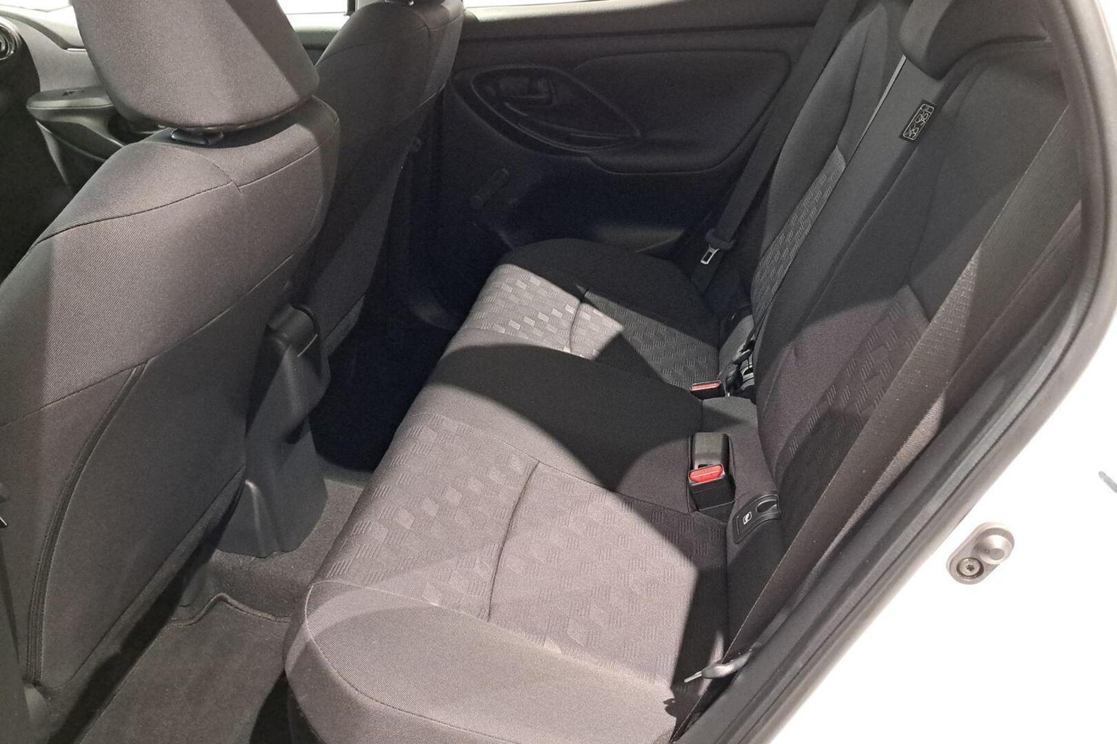 TOYOTA Yaris 2025