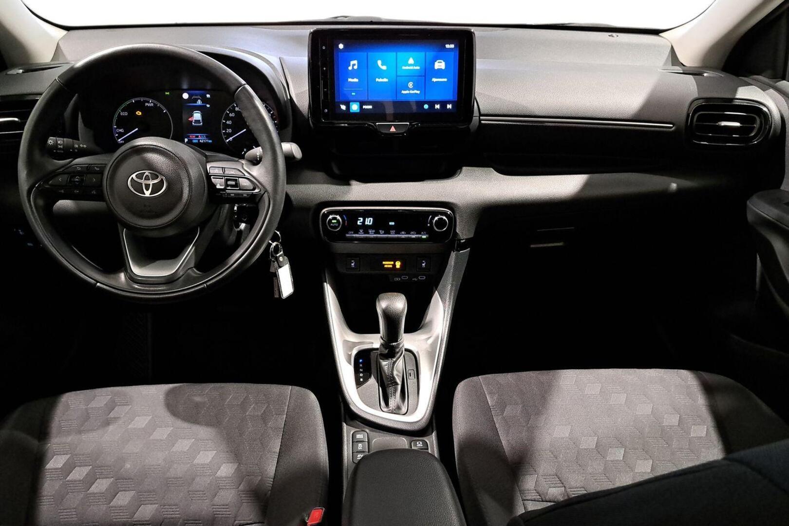 TOYOTA Yaris 2025