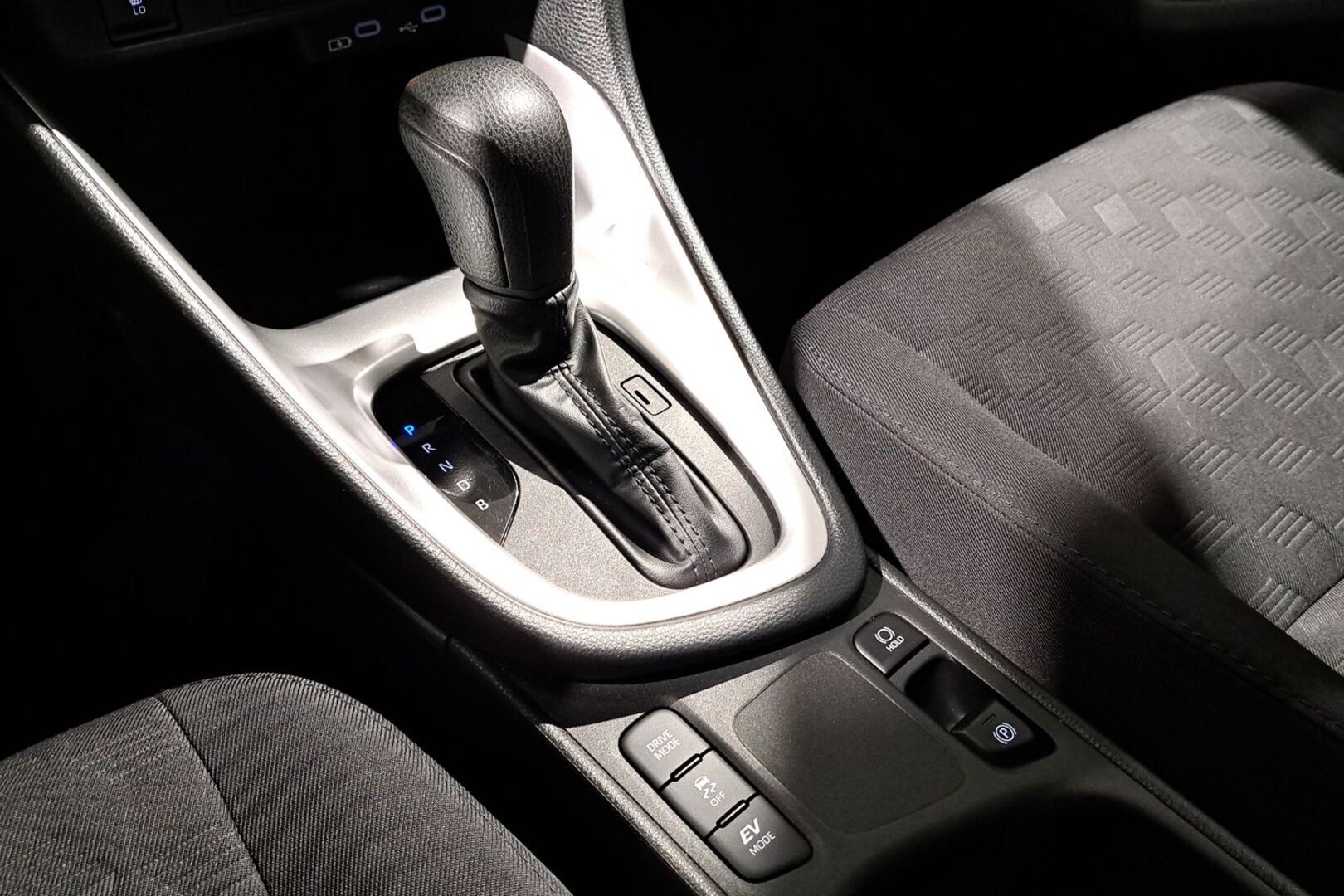 TOYOTA Yaris 2025
