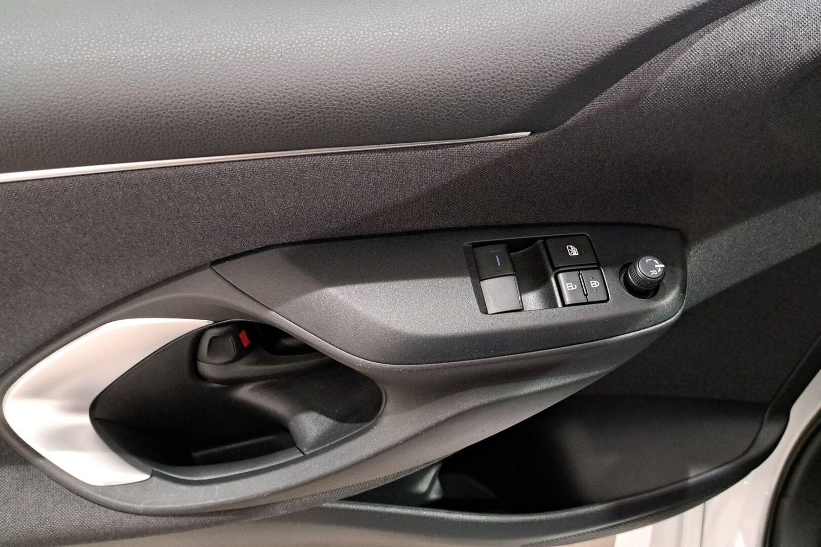 TOYOTA Yaris 2025