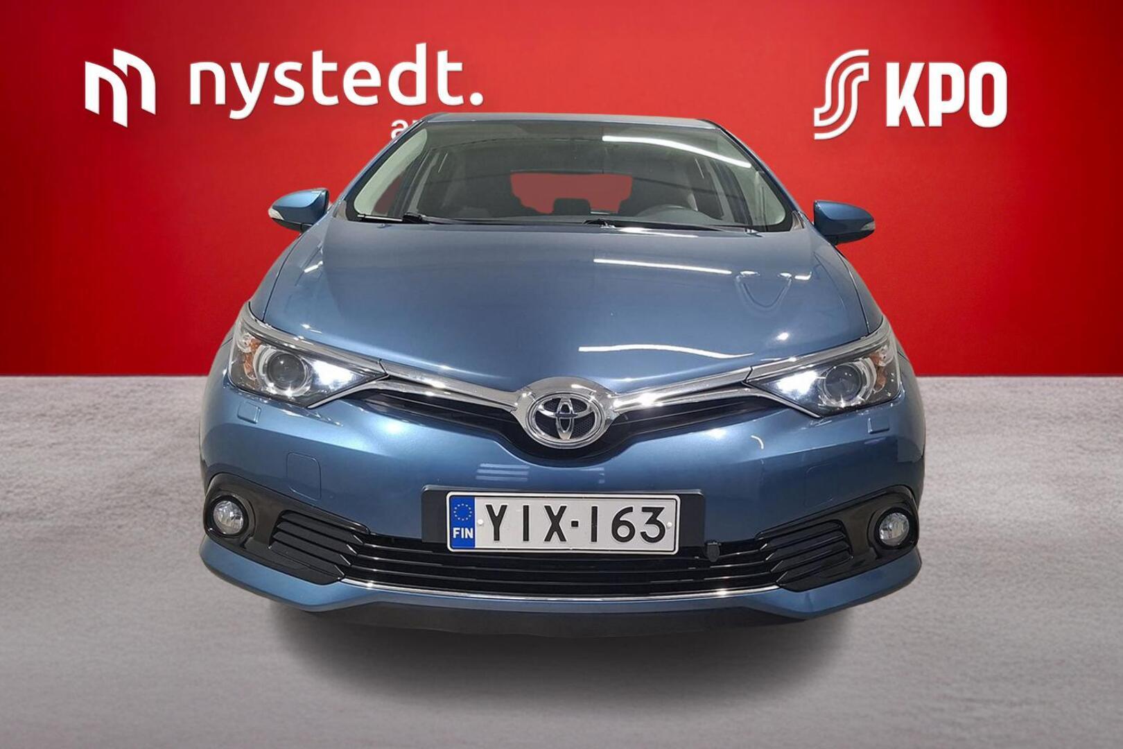 TOYOTA Auris 2015