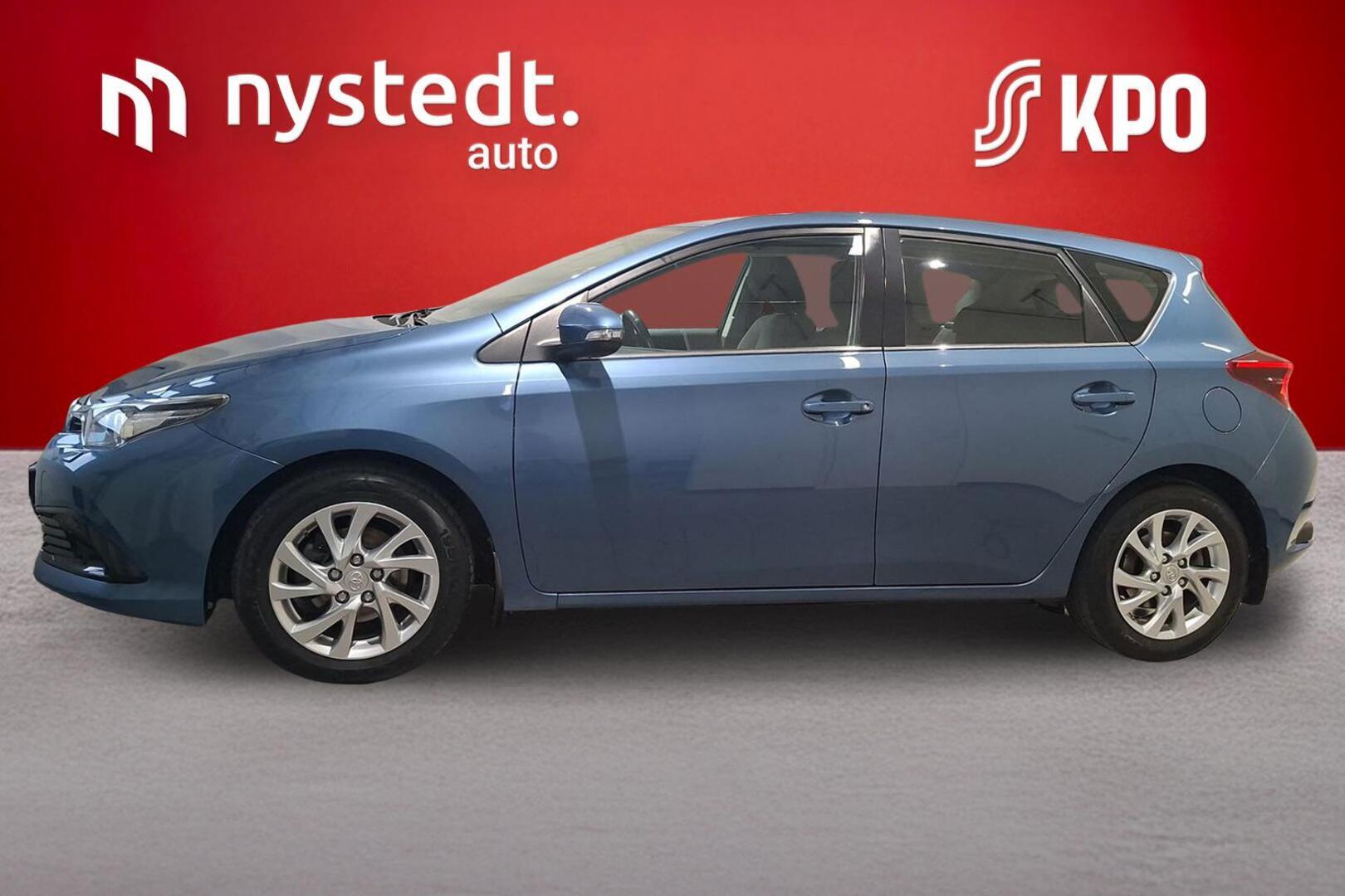 TOYOTA Auris 2015