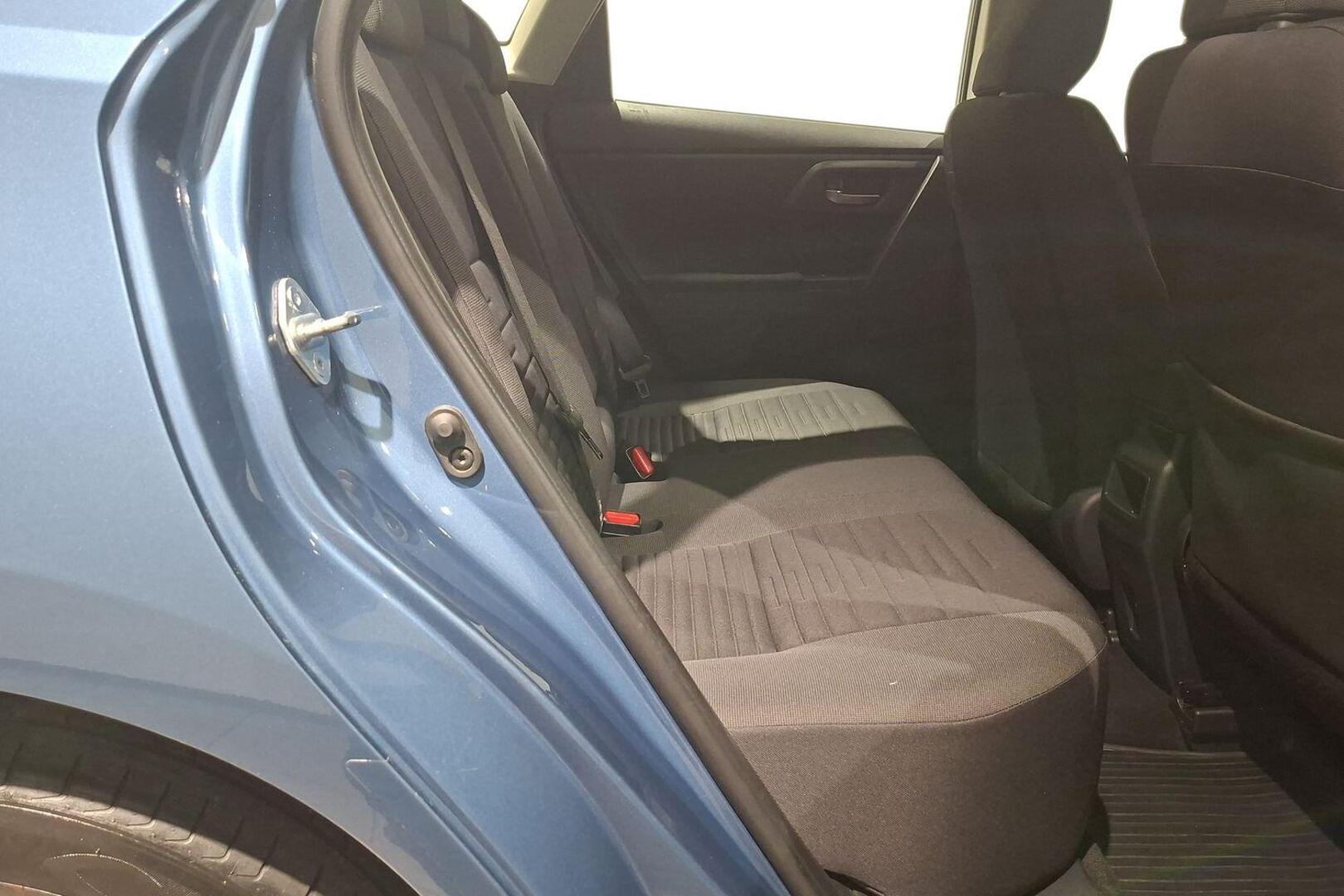 TOYOTA Auris 2015