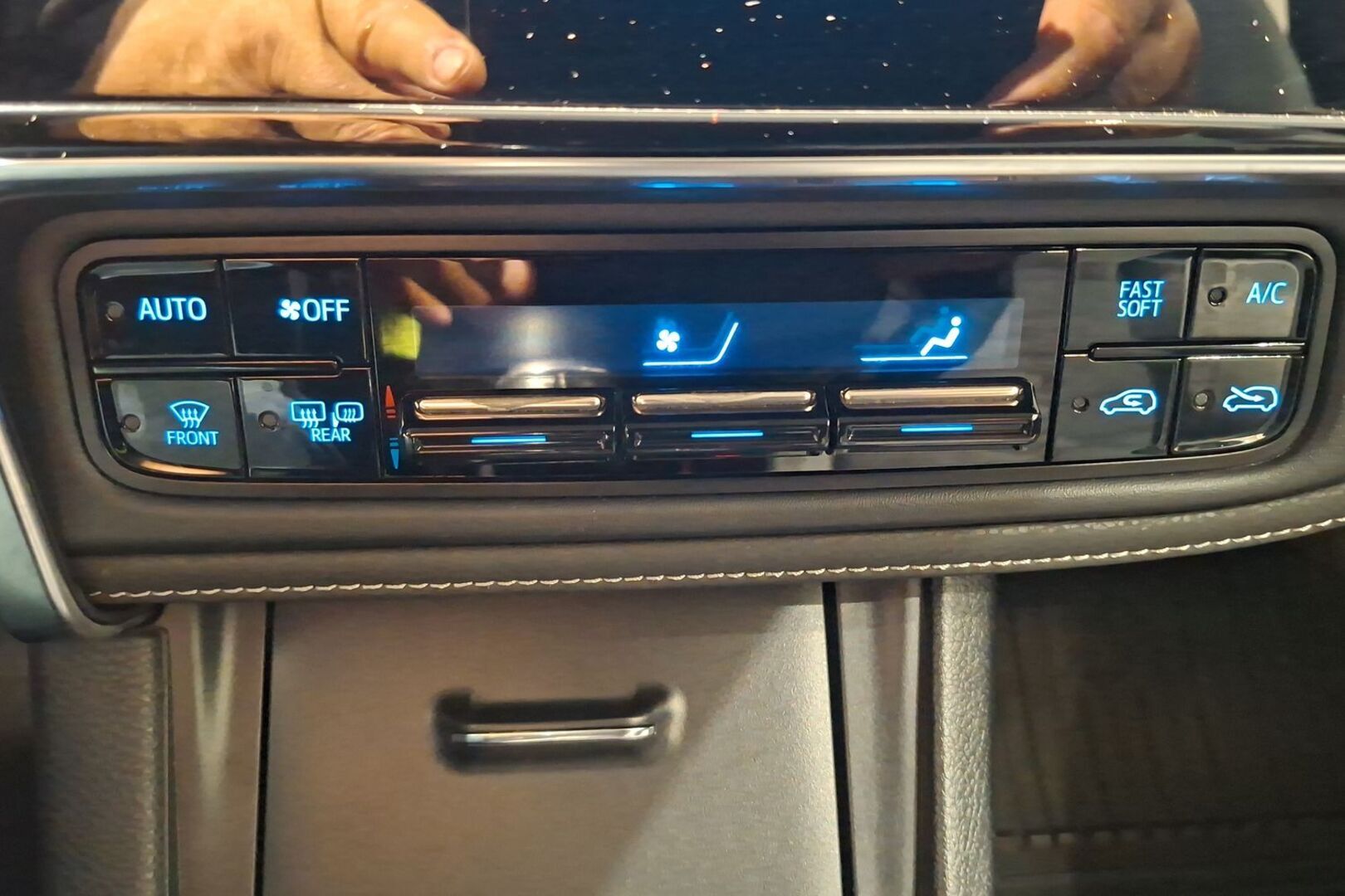 TOYOTA Auris 2015