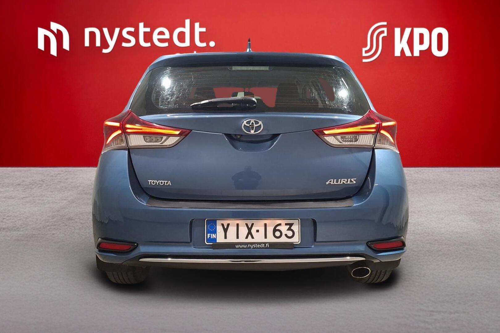 TOYOTA Auris 2015