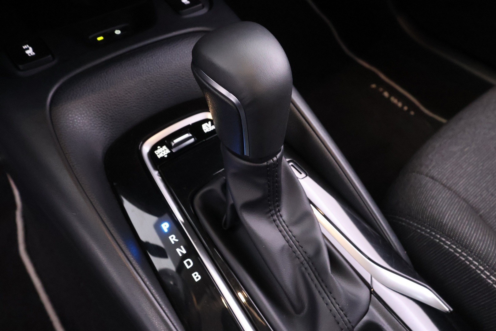 TOYOTA COROLLA 2025