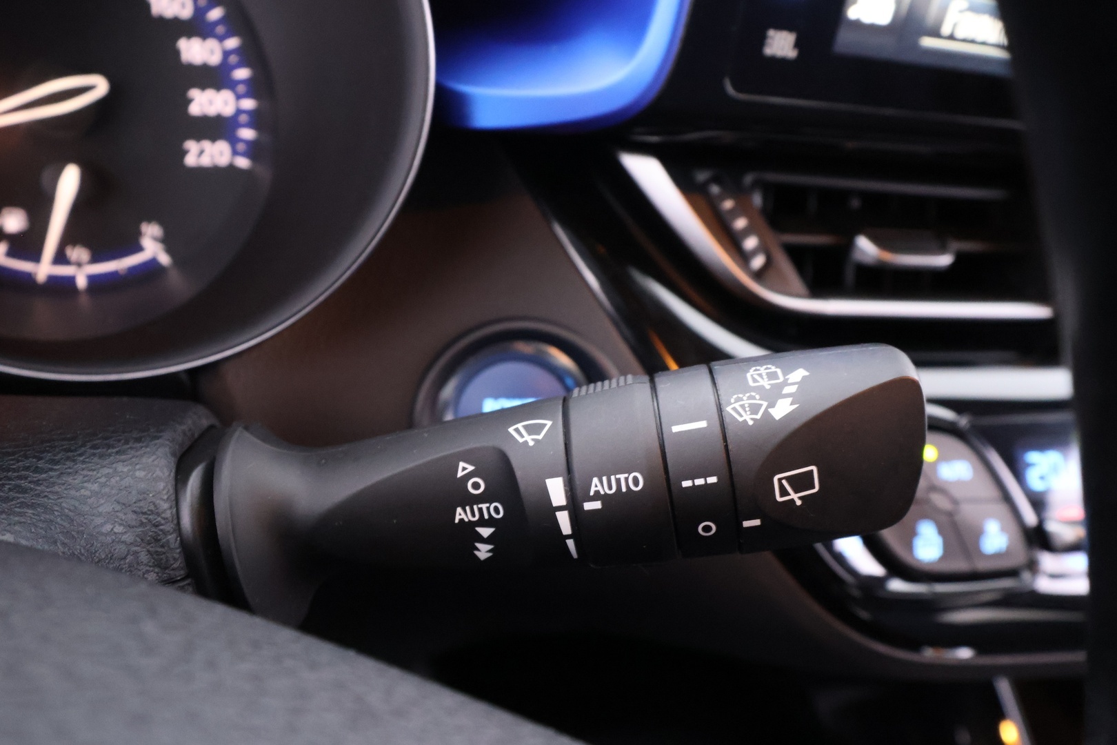 TOYOTA C-HR 2017