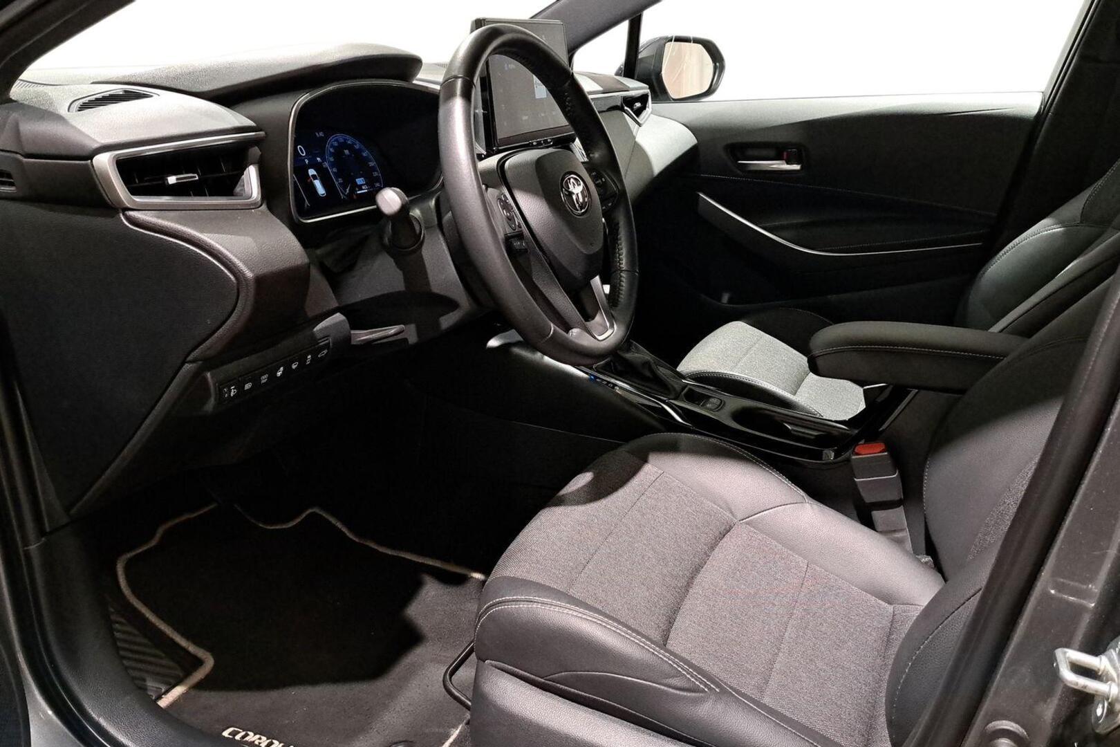 TOYOTA Corolla 2025
