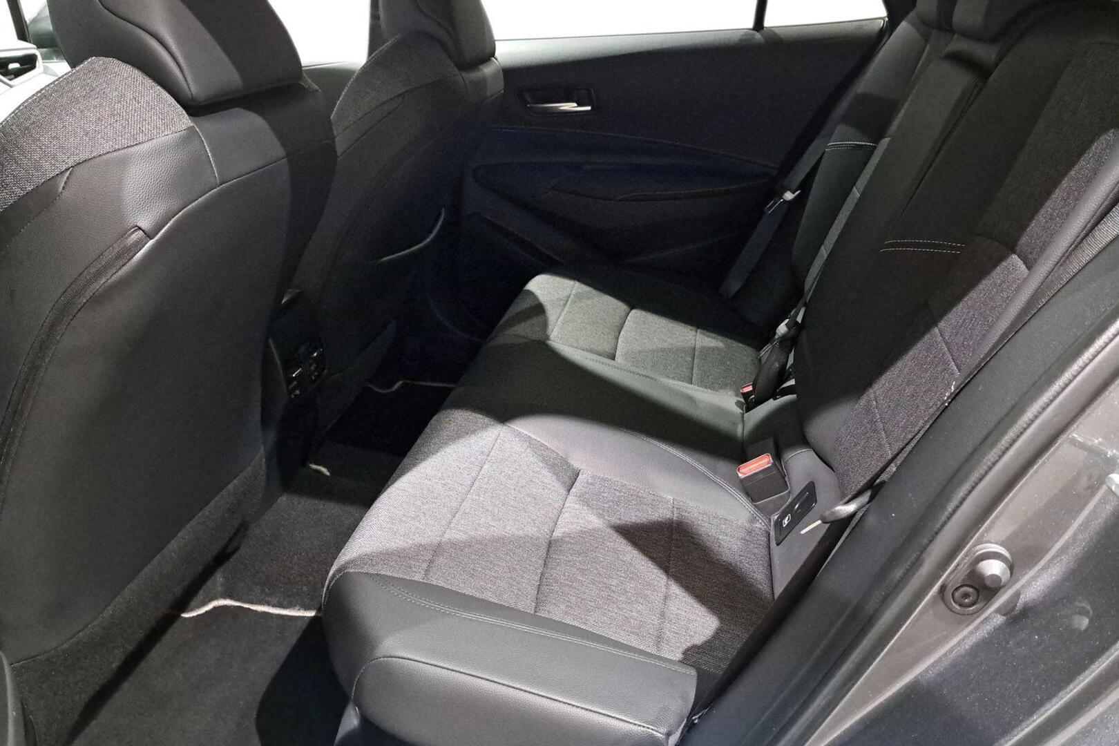 TOYOTA Corolla 2025