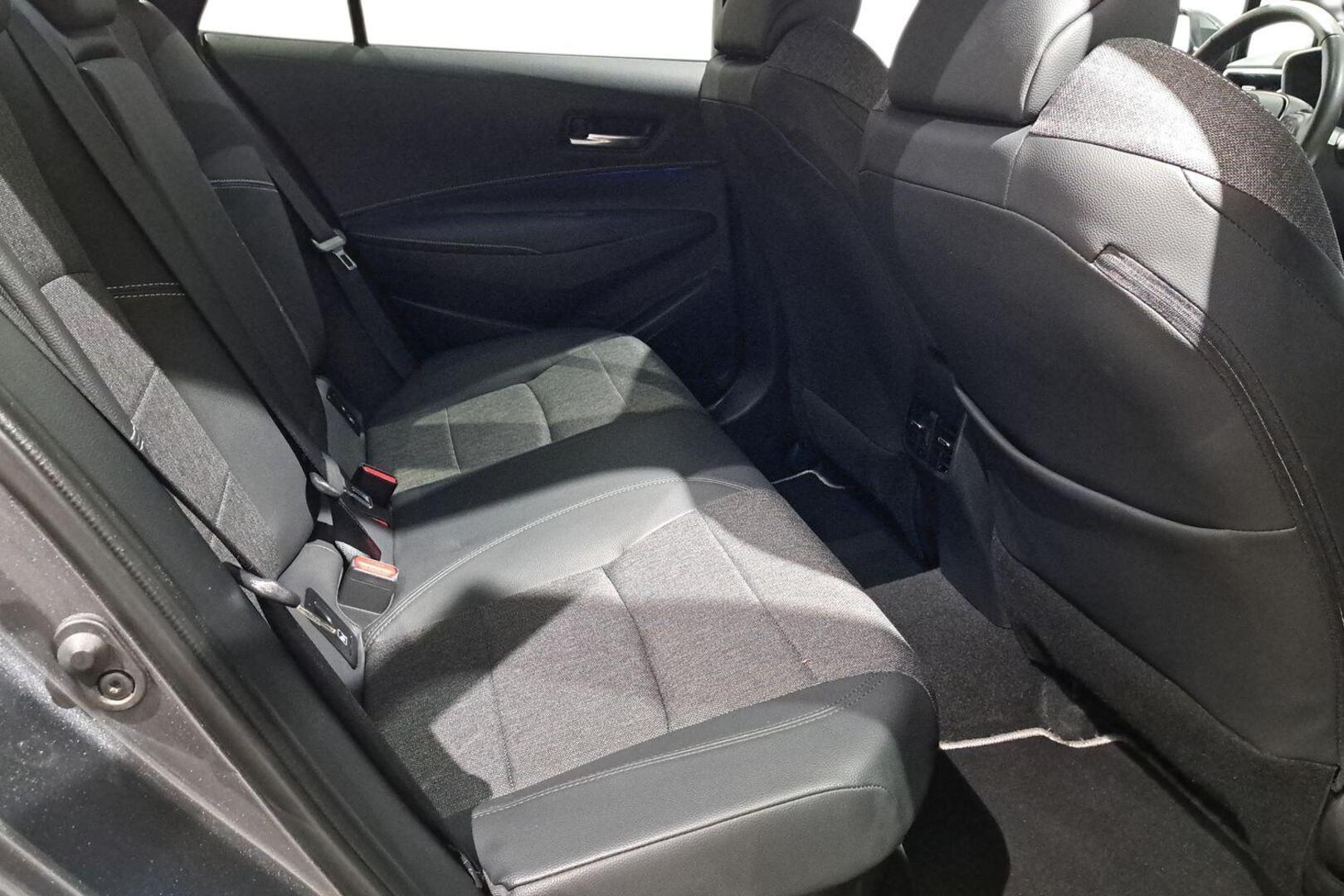 TOYOTA Corolla 2025