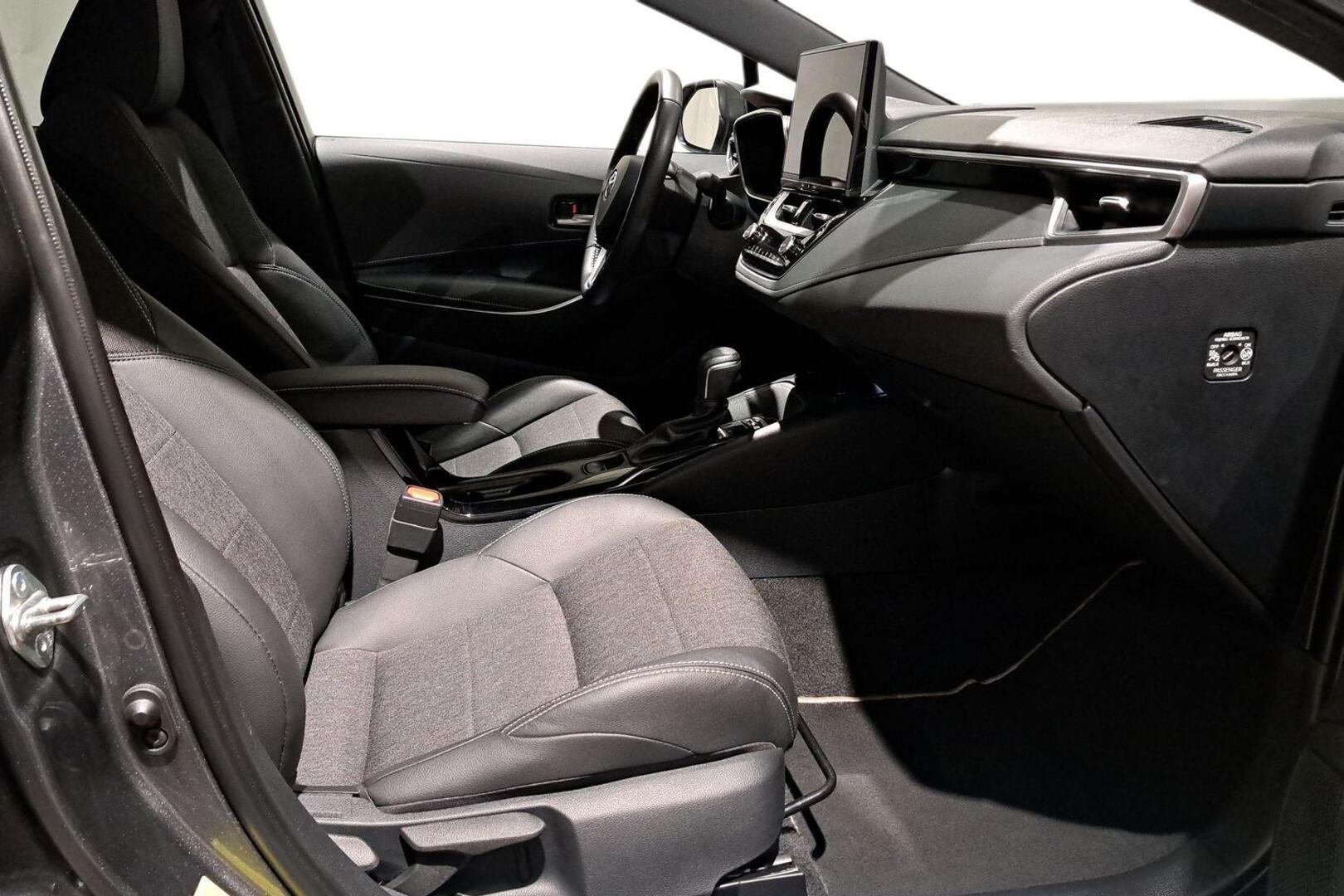 TOYOTA Corolla 2025