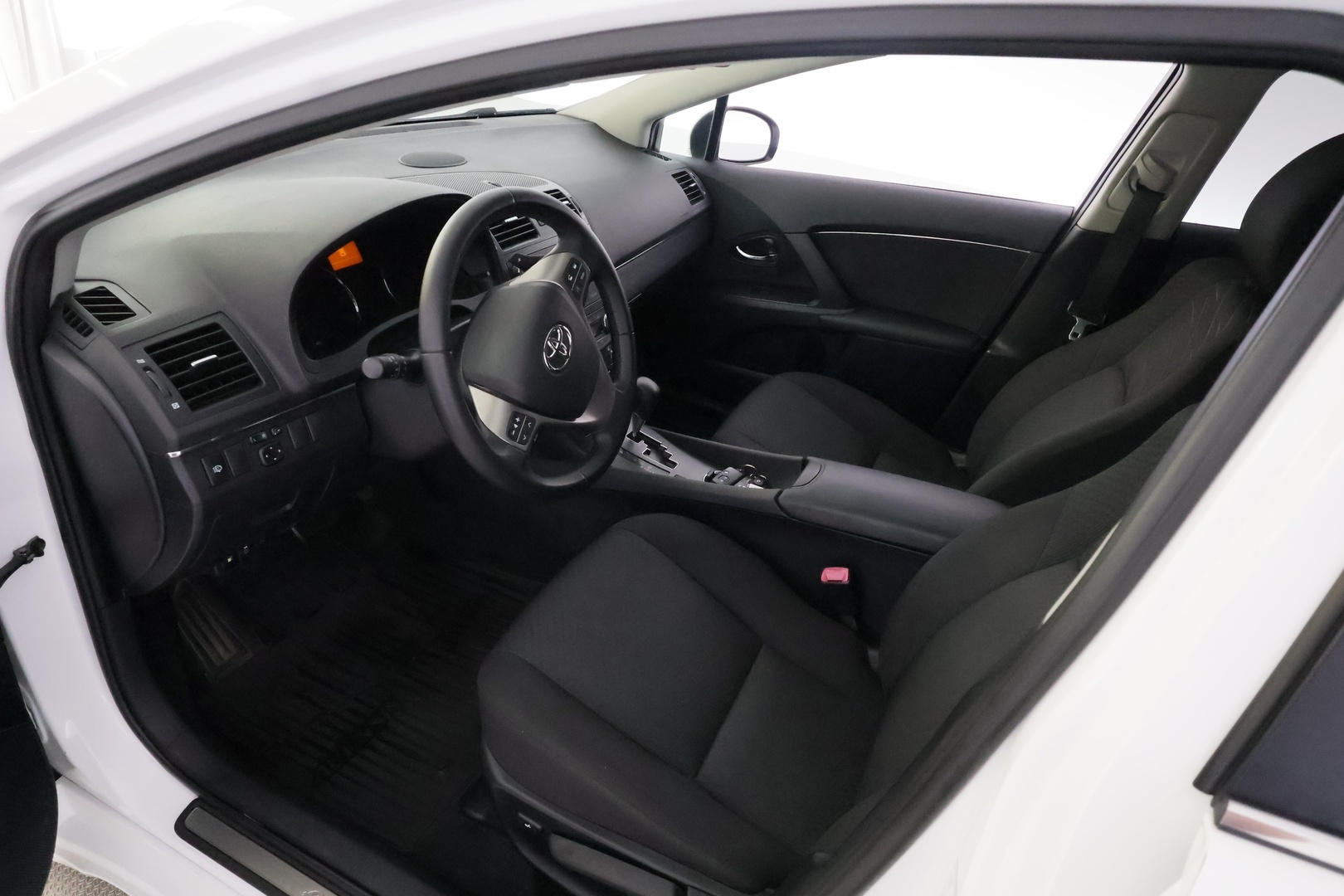 TOYOTA Avensis 16