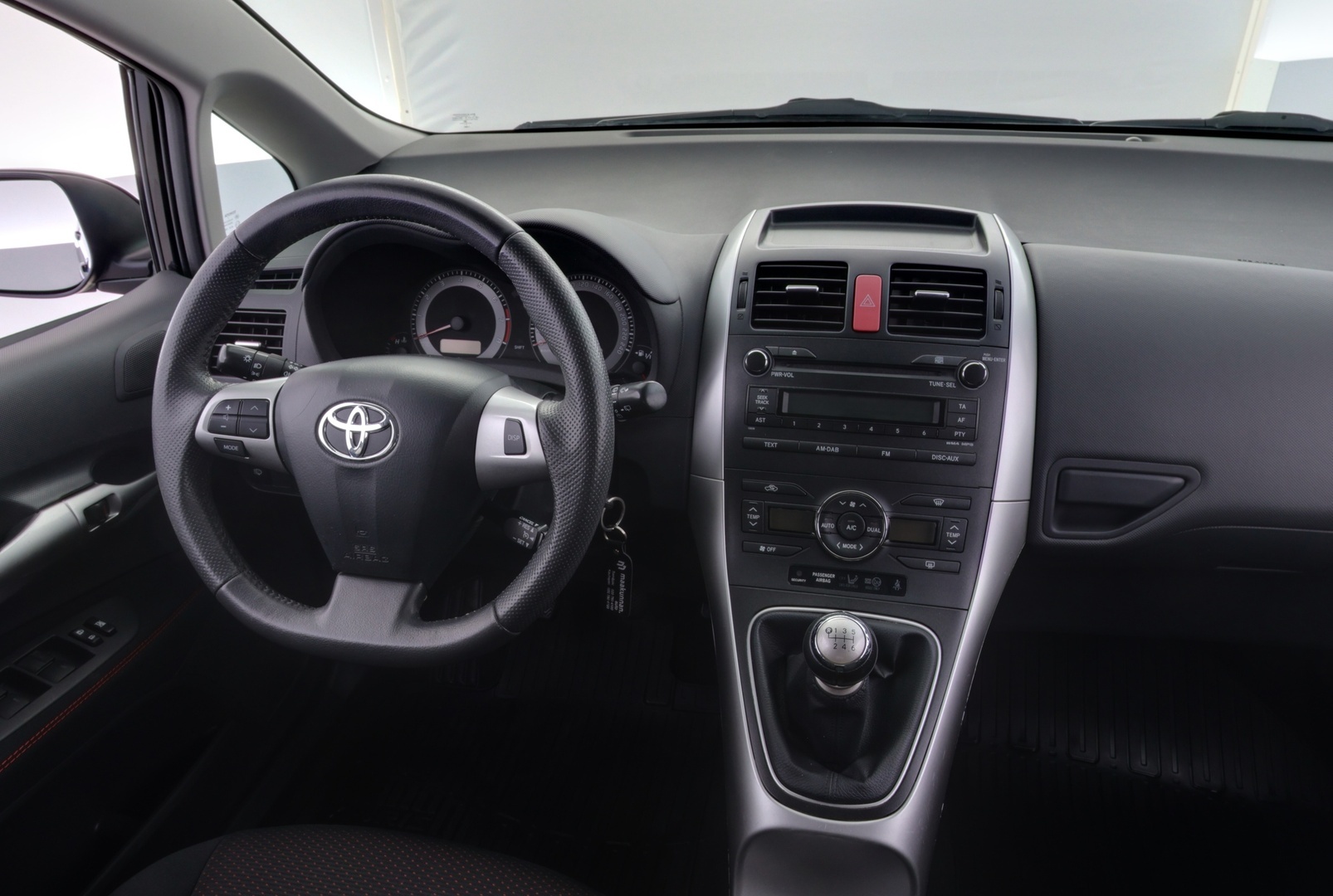 TOYOTA Auris 2012
