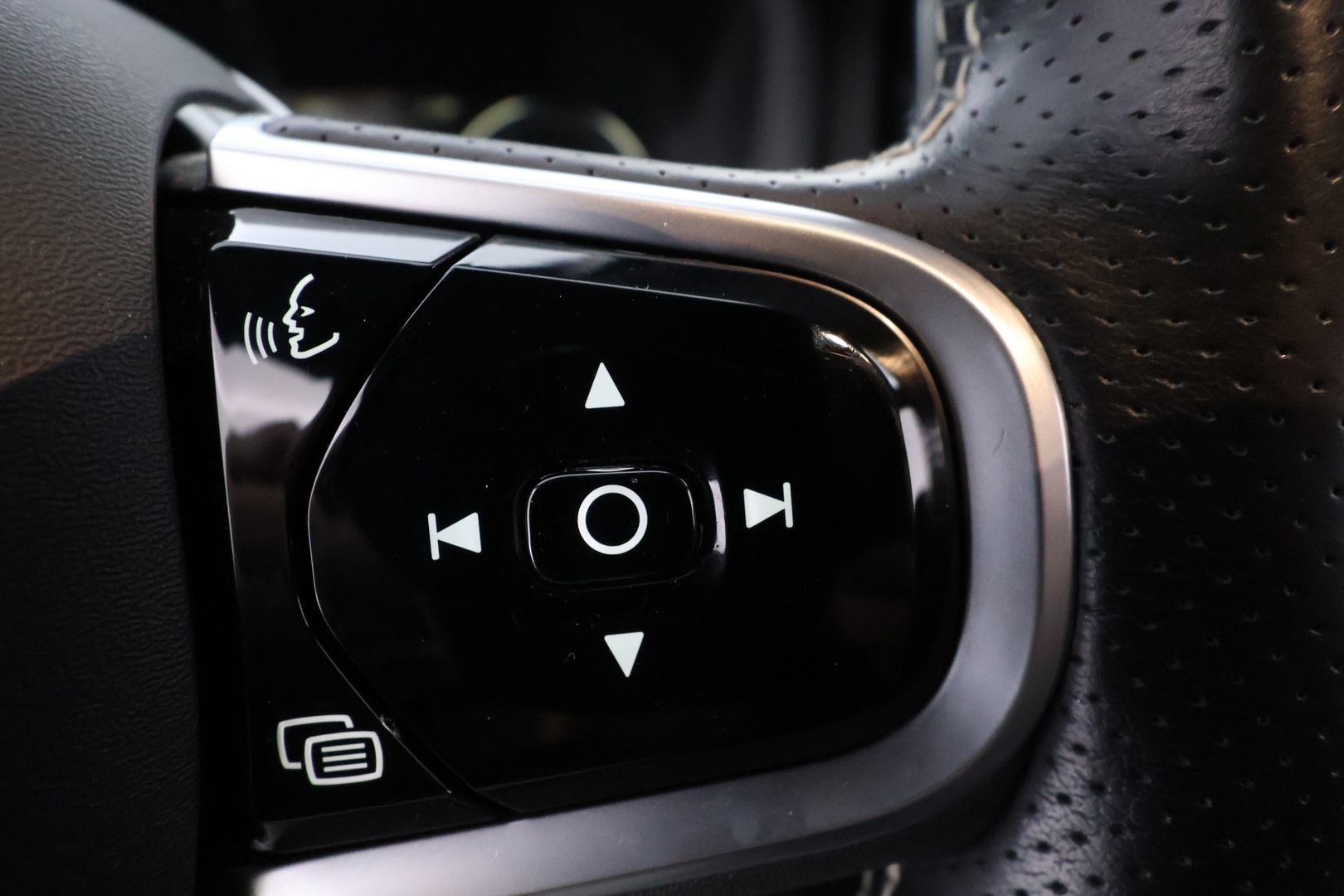 VOLVO XC60 2019
