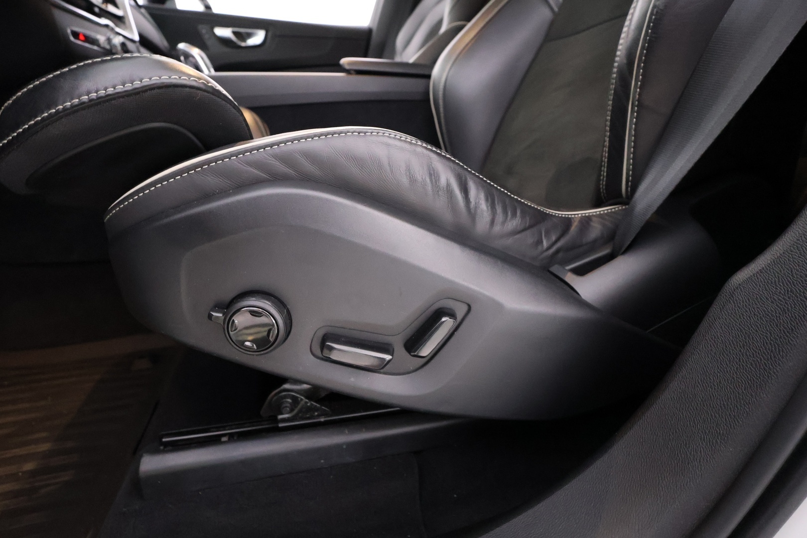 VOLVO XC60 2019