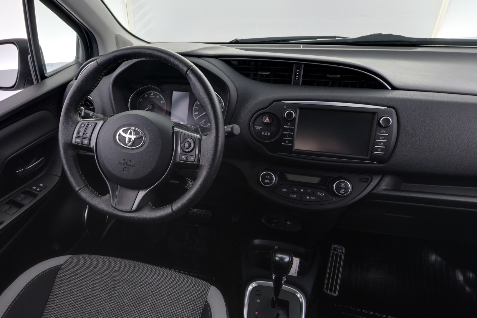 TOYOTA Yaris 2019