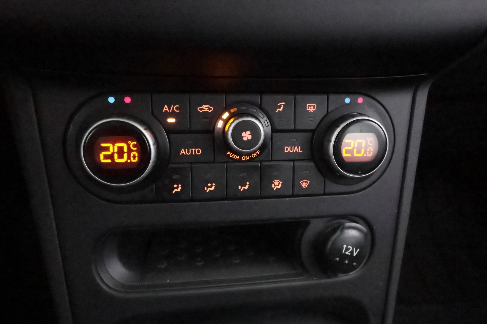 NISSAN Qashqai 24