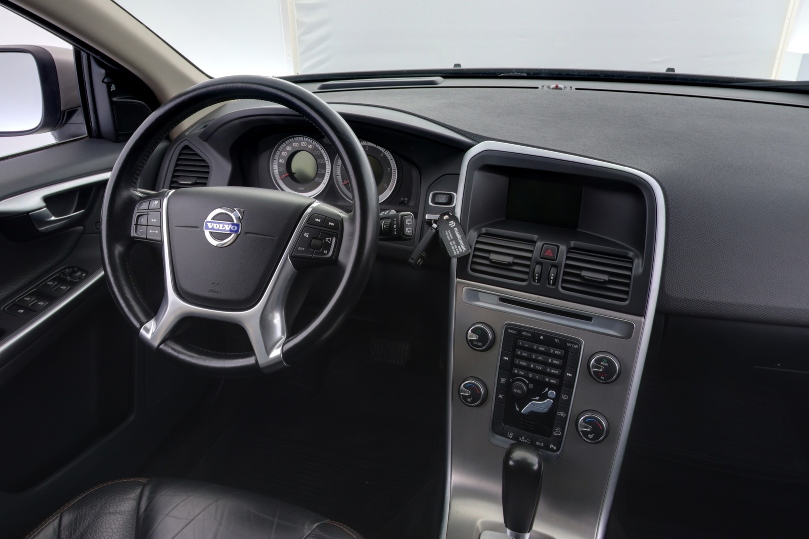 VOLVO XC60 2011