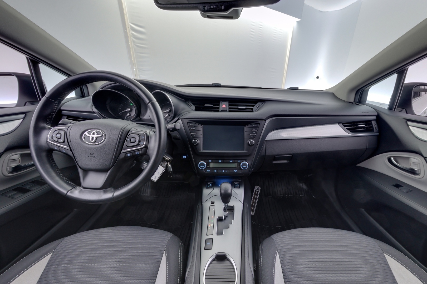 TOYOTA Avensis 2018